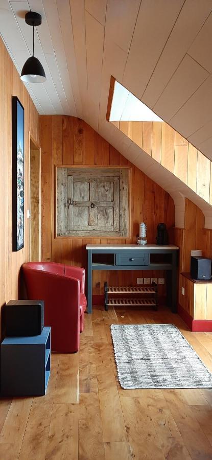 Au Pied Du Pont Bed & Breakfast ชาโตเนิฟ-ดู-ฟู ภายนอก รูปภาพ